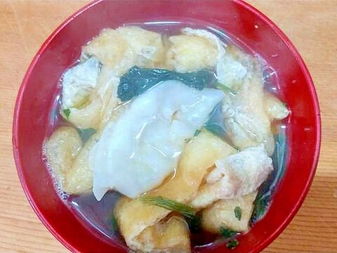 冷凍餃子法蓮草油揚げのスープ